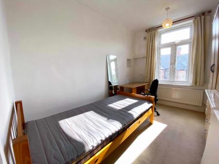 5 bedroom Terraced House to let in Hartopp Road, Clarendon Park, Leicester, LE2