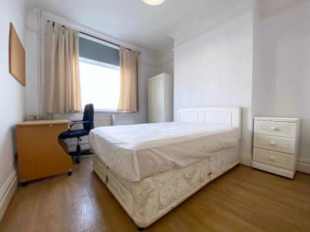 5 bedroom Terraced House to let in Hartopp Road, Clarendon Park, Leicester, LE2