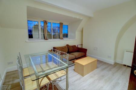 2 bedroom Flat to let in London Road, Leicester, LE2