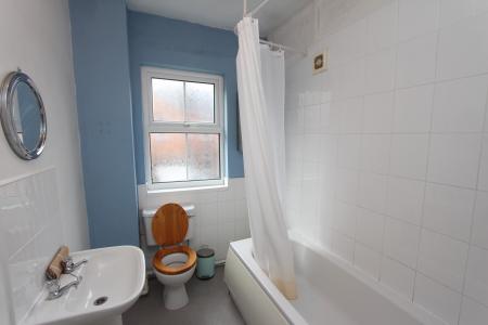 2 bedroom Terraced House to let in Cradock Road, Clarendon Park, Leicester, LE2