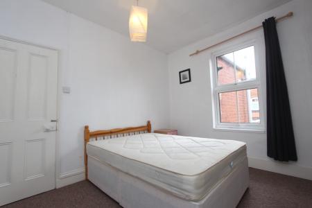 2 bedroom Terraced House to let in Cradock Road, Clarendon Park, Leicester, LE2