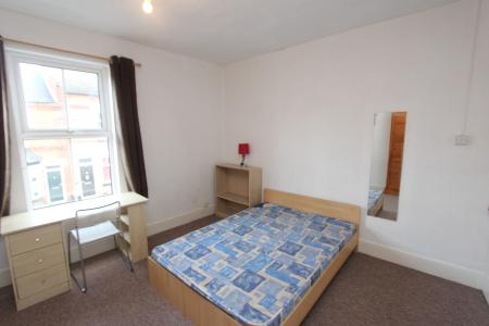2 bedroom Terraced House to let in Cradock Road, Clarendon Park, Leicester, LE2