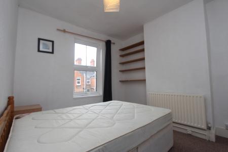 2 bedroom Terraced House to let in Cradock Road, Clarendon Park, Leicester, LE2
