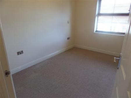 2 bedroom Flat to let in Olsen Rise, Bunkers Hill, Lincoln, LN2