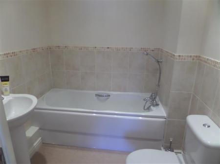 2 bedroom Flat to let in Olsen Rise, Bunkers Hill, Lincoln, LN2