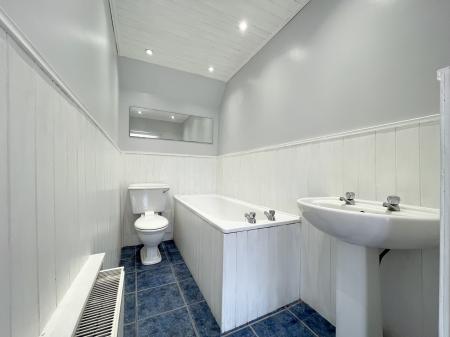 3 bedroom Semi-detached house to let in Lincoln Avenue, Lincoln, LN6