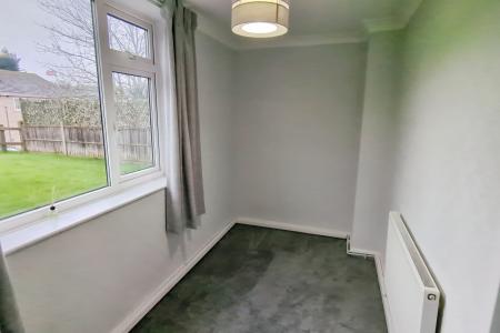2 bedroom Flat to let in Park Crescent, Washingborough, LN4