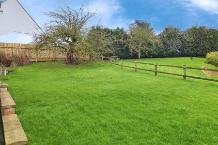 2 bedroom Flat to let in Park Crescent, Washingborough, LN4