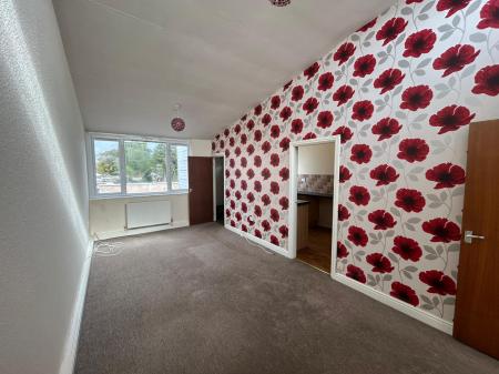 2 bedroom Flat to let in Silverton Way, Wednesfield, Wolverhampton, WV11