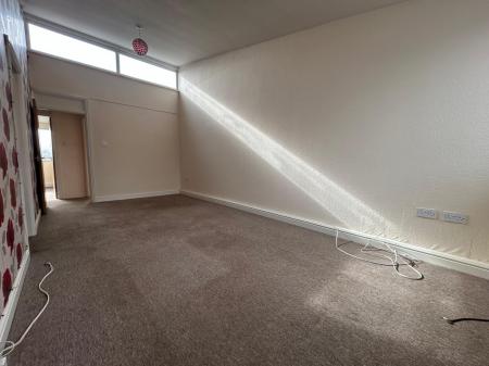 2 bedroom Flat to let in Silverton Way, Wednesfield, Wolverhampton, WV11