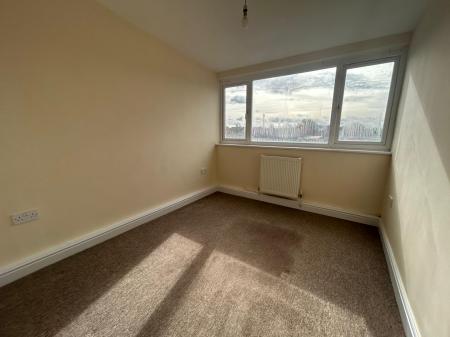 2 bedroom Flat to let in Silverton Way, Wednesfield, Wolverhampton, WV11