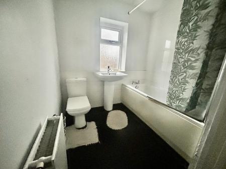 3 bedroom Semi-detached house to let in Welbeck Avenue, Wolverhampton, WV10