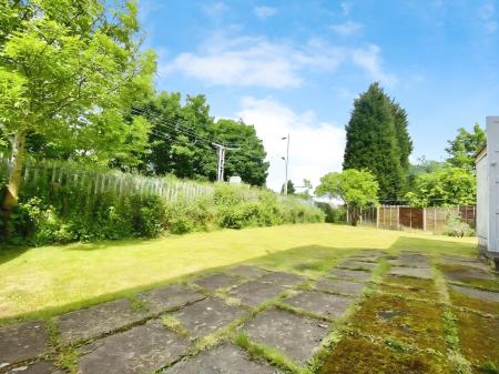 3 bedroom Semi-detached house to let in Welbeck Avenue, Wolverhampton, WV10