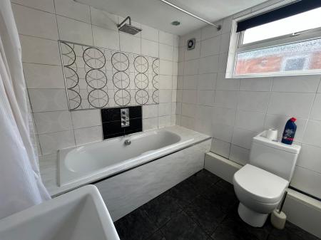 2 bedroom Terraced House to let in Wolverhampton Road, Essington, WV11