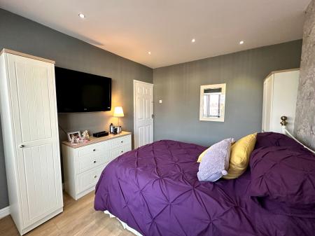 3 bedroom Semi-detached house for sale in Willow Avenue, Wednesfield, Wolverhampton, WV11