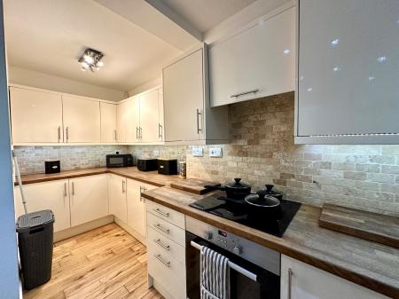 3 bedroom Semi-detached house for sale in Willow Avenue, Wednesfield, Wolverhampton, WV11
