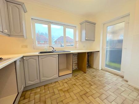 3 bedroom Semi-detached house for sale in Robin Grove, Wednesfield, Wolverhampton, WV11