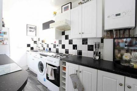 1 bedroom Flat to let in White Oak Drive, Finchfield, Wolverhampton, WV3