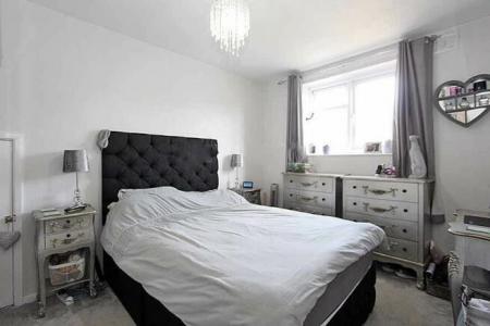 1 bedroom Flat to let in White Oak Drive, Finchfield, Wolverhampton, WV3