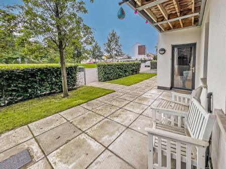 2 bedroom Ground floor flat for sale in Badgers Lane, Lisburn, BT28