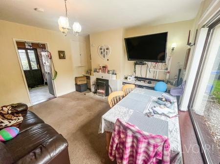 3 bedroom Terraced House for sale in Campbell Terrace, Lisburn, BT28