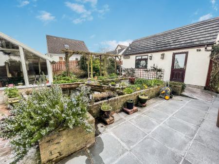 3 bedroom Detached house for sale in Hawthorn Hill, Kinallen, BT25