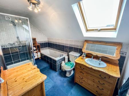 3 bedroom Detached house for sale in Hawthorn Hill, Kinallen, BT25