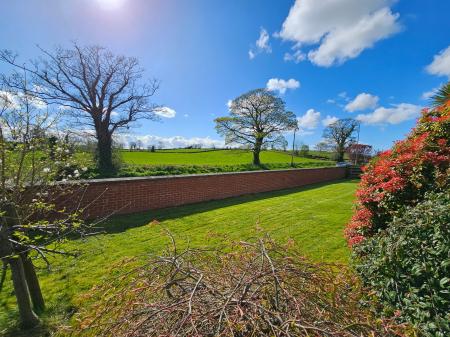 5 bedroom Detached house for sale in Monument Park, Hillsborough, BT26