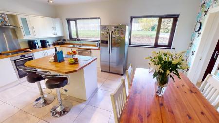 5 bedroom Detached house for sale in Monument Park, Hillsborough, BT26