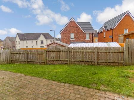 3 bedroom Semi-detached house to let in Ayrshire Lane, Lisburn, BT28