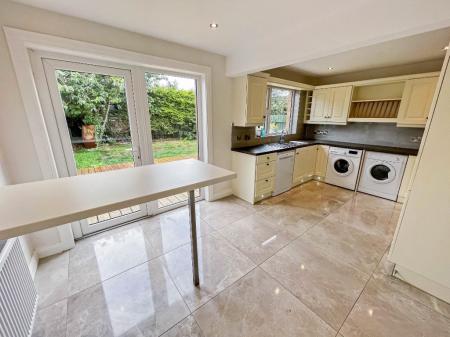 3 bedroom Semi-detached house to let in Ashbourne Park, Lambeg, BT27