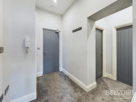 3 bedroom Flat to let in Parkfield Road, Aigburth, Liverpool, L17