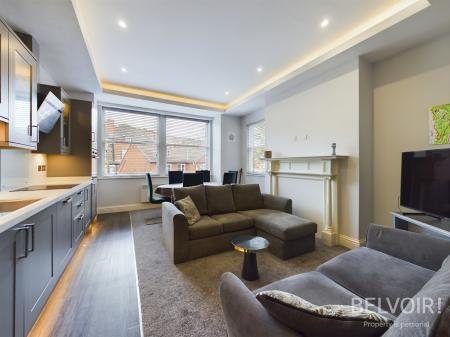 3 bedroom Flat to let in Parkfield Road, Aigburth, Liverpool, L17