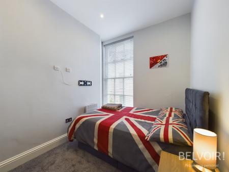 3 bedroom Flat to let in Parkfield Road, Aigburth, Liverpool, L17