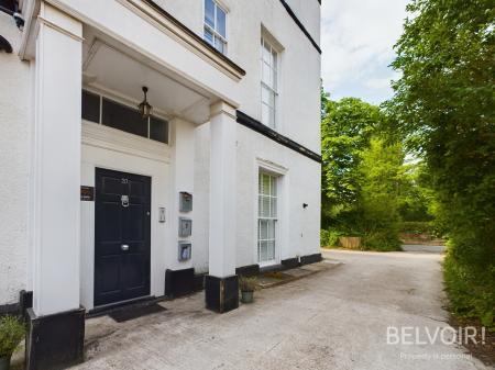 3 bedroom Flat to let in Parkfield Road, Aigburth, Liverpool, L17