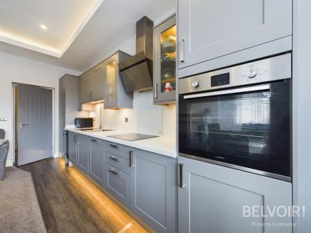 3 bedroom Flat to let in Parkfield Road, Aigburth, Liverpool, L17