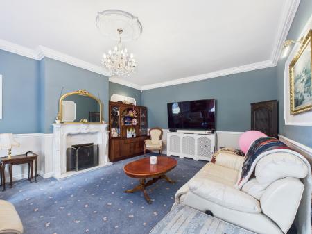 9 bedroom Semi-detached house for sale in 166 Orrell Road, Orrell, Wigan, WN5