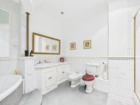 9 bedroom Semi-detached house for sale in 166 Orrell Road, Orrell, Wigan, WN5