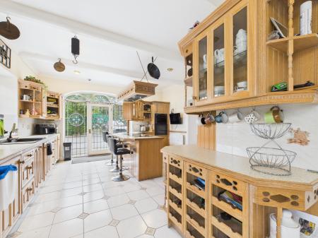 9 bedroom Semi-detached house for sale in 166 Orrell Road, Orrell, Wigan, WN5