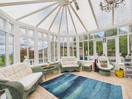 9 bedroom Semi-detached house for sale in 166 Orrell Road, Orrell, Wigan, WN5