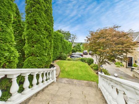 9 bedroom Semi-detached house for sale in 166 Orrell Road, Orrell, Wigan, WN5