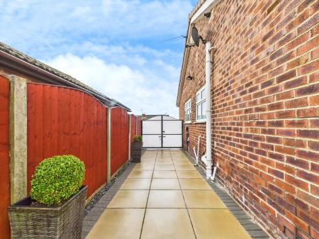 1 bedroom Bungalow for sale in Ross Close, Billinge, WN5