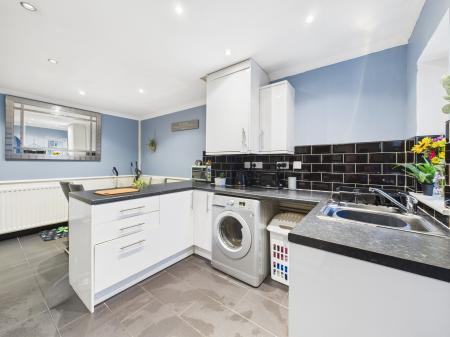 2 bedroom Terraced House for sale in Station Road, Ashton-In-Makerfield, WN4