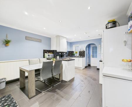 2 bedroom Terraced House for sale in Station Road, Ashton-In-Makerfield, WN4