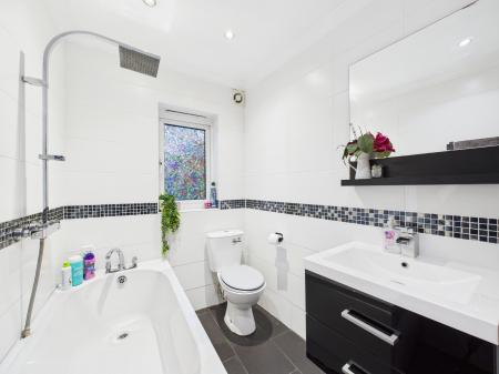 2 bedroom Terraced House for sale in Station Road, Ashton-In-Makerfield, WN4