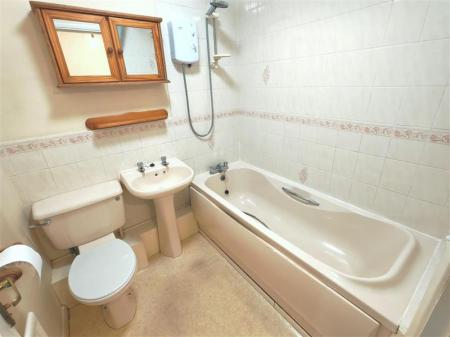 2 bedroom Semi-detached house for sale in Pleasant Close, Loughborough, LE11