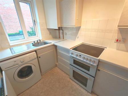 2 bedroom Semi-detached house for sale in Pleasant Close, Loughborough, LE11