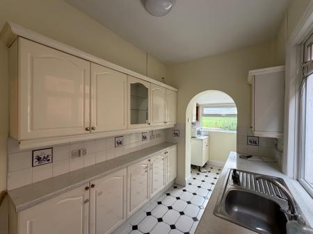 3 bedroom Detached house to let in New Bedford Road, Luton, LU3