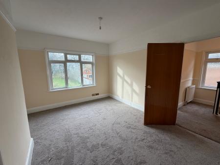 3 bedroom Detached house to let in New Bedford Road, Luton, LU3