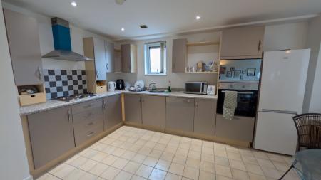 2 bedroom Flat for sale in W3, Whitworth Street West